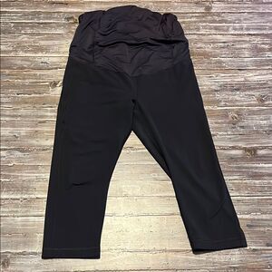 Black capri workout leggings